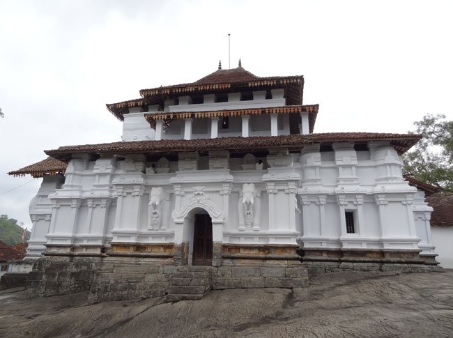 Lankathilaka-Viharaya-Sri-Lanka